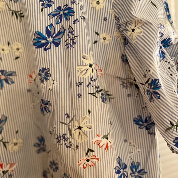 H&M light blue faded floral pattern shirt - Picture 7 of 7